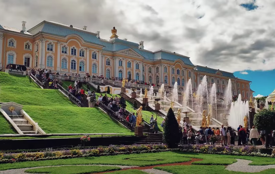 Фонтаны Петергофа можно посетить с экскурсиями от CamillaTour