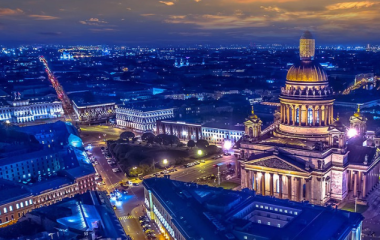 «Развод мостов с воды — это магия!» Романтическая поездка супругов в СПБ